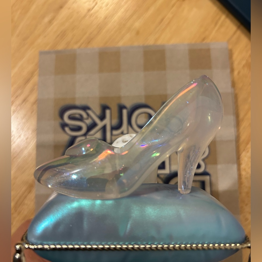 Bath & Body Works Disney Princess Cinderella Slipper Wallflower Plug In Light Up - Picture 2 of 3